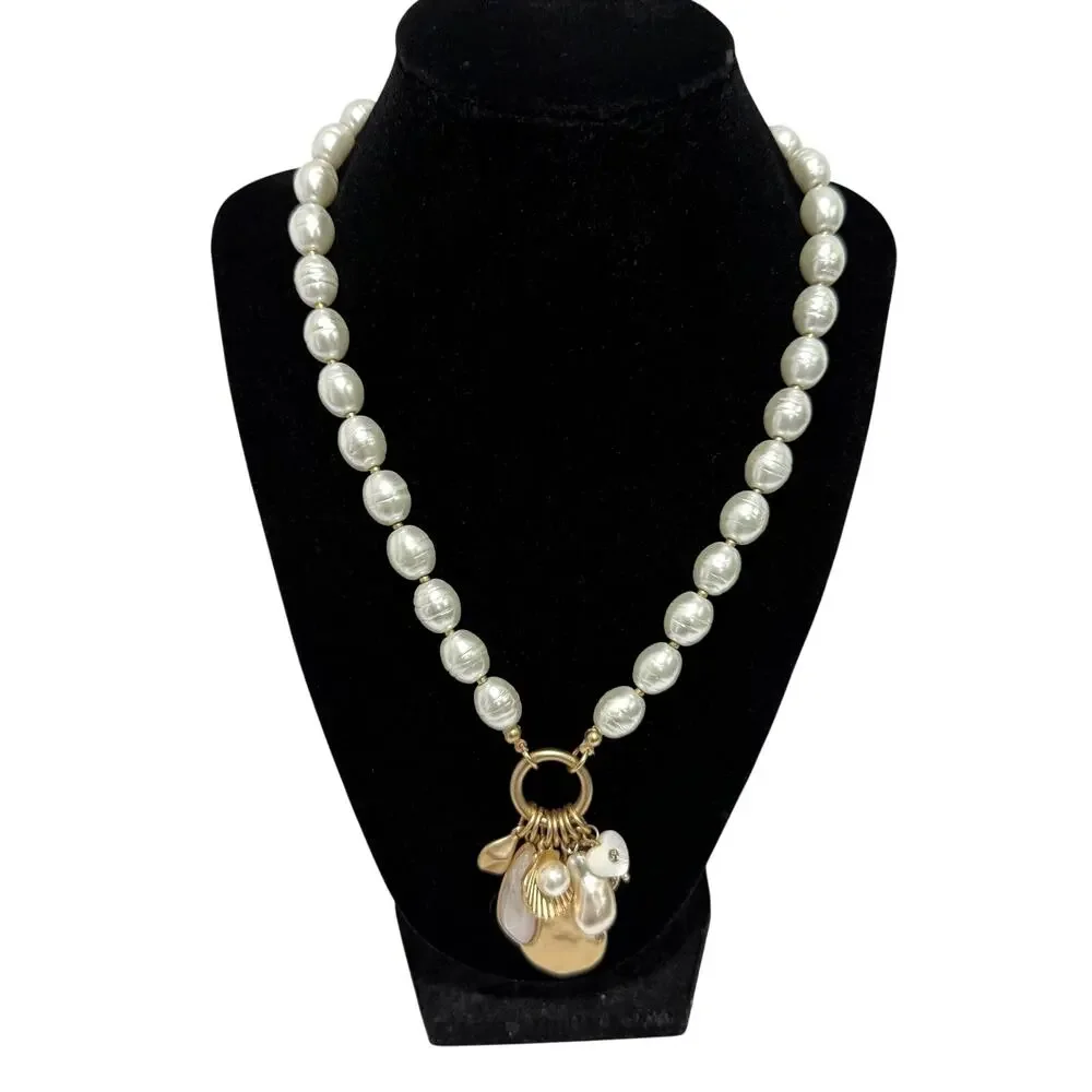 Unbranded Fashion Faux Pearls Gold Oyster Pendant Necklace Chunky Costume